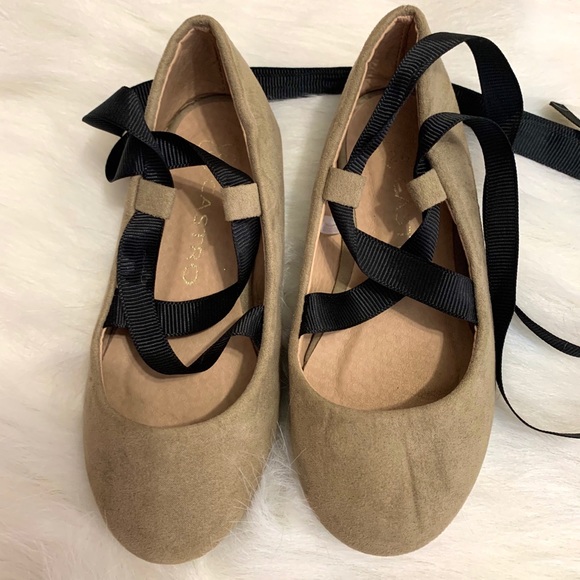 Castro Cinderella Shoe - Picture 4 of 4